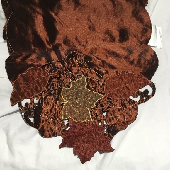 Beautiful Autumnal Table Runner 70in (178 cm) - Picture 2 of 9